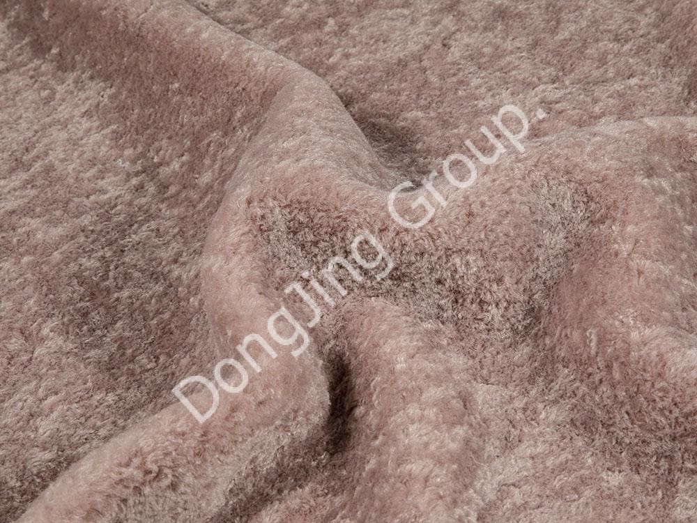 Ciri-ciri warna dan perbandingan Light Pink September Faux Wool